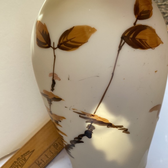 Hand painted glass crested ruffle top vase - Picture 9 of 10